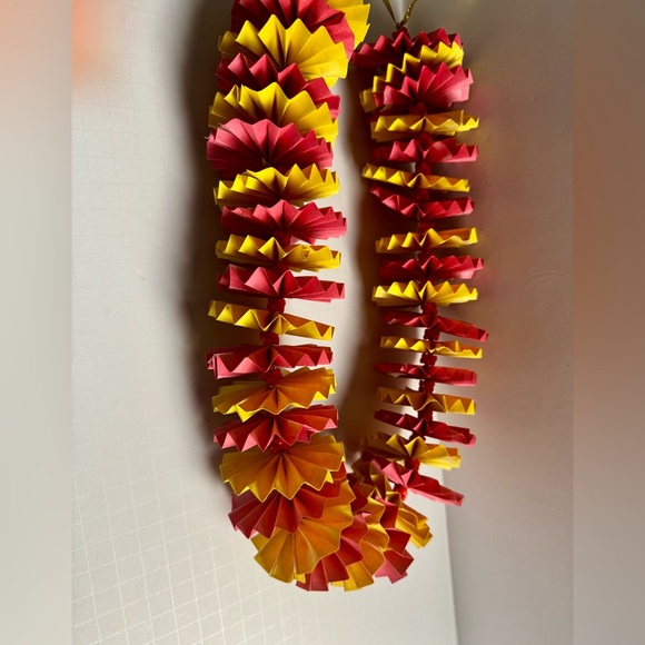 Handmade Deep Pink & Yellow Paper Lei - Picture 3 of 7